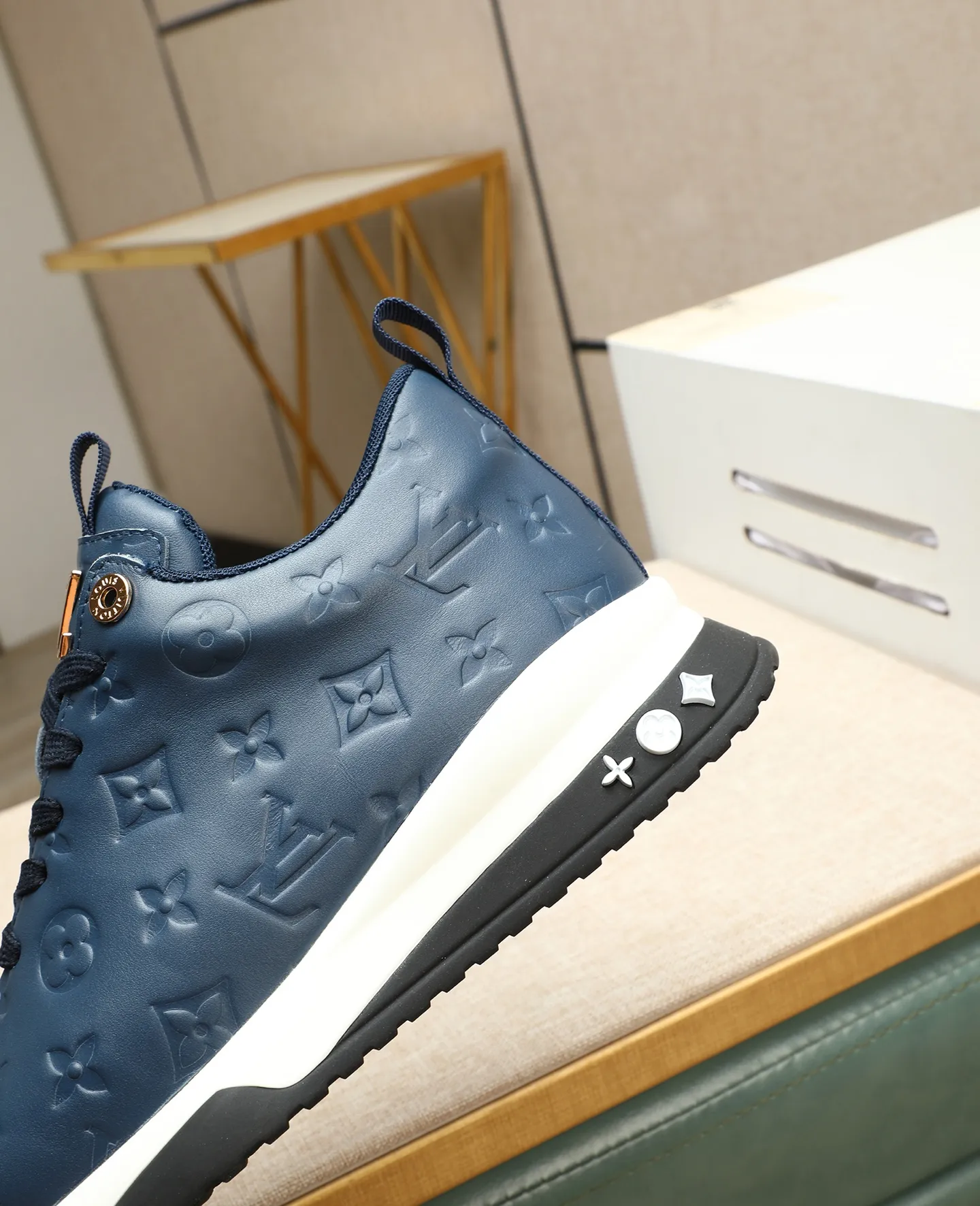 Men's shoes 💰520 📛📛【LOUIS VUITTON】Louis Vuitton official website synchronized new products 👟Milan fashion catwalk style 🇰🇾🇰🇾LV family logo, celebrity style, a must-have for fashionistas ⚠️First-layer calfskin ➕Mesh lining ➕Official website original version special outsole 👞Number 39-44 (38 45 46 customized)